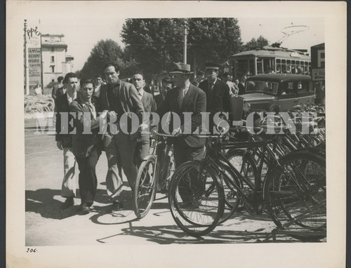 Due fotografie originali - , di